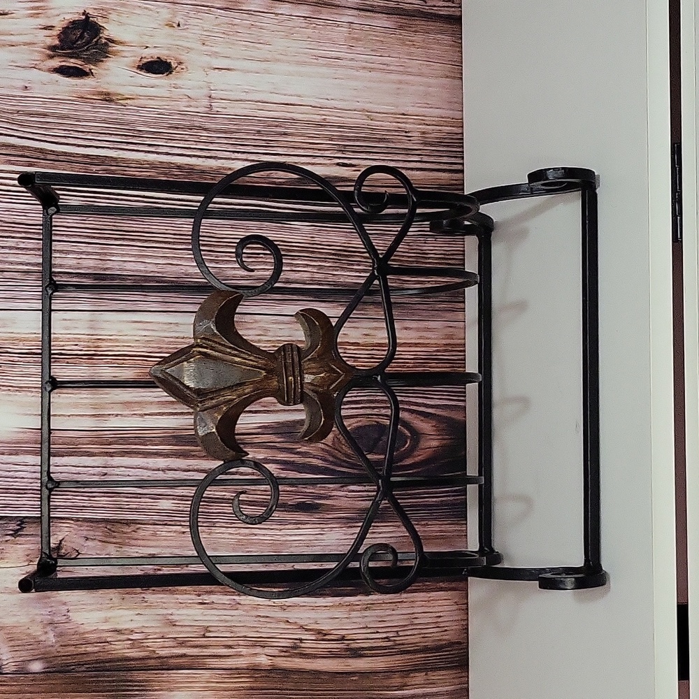 VTG Handcarved Wooden Fleur-de-lis Cast Iron decorative Towel Display Stand Rack
